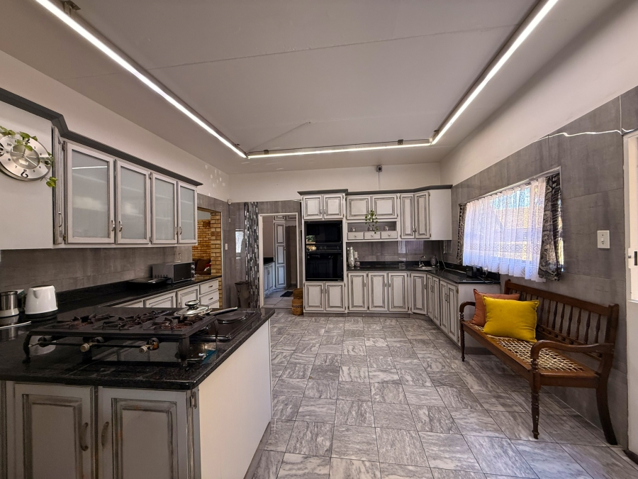 6 Bedroom Property for Sale in Van Der Hoff Park North West